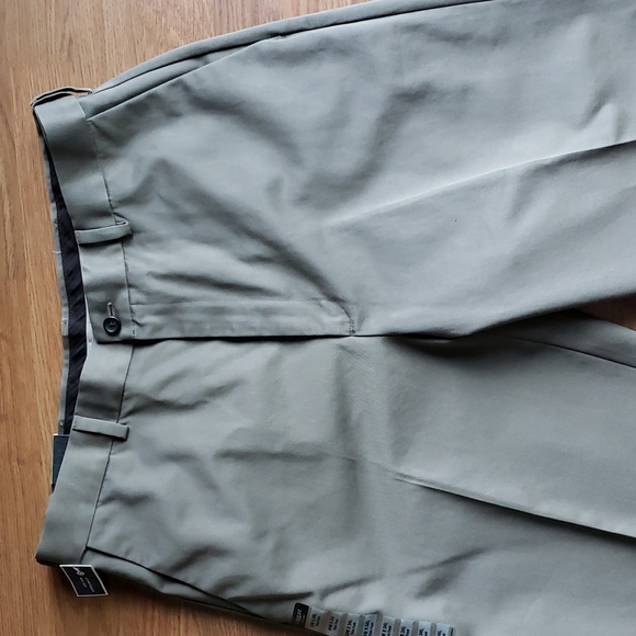 Haggar Classic Fit Casual or Dress Pants 33" Waist X 34" Inseam Length NWT - Picture 2 of 13